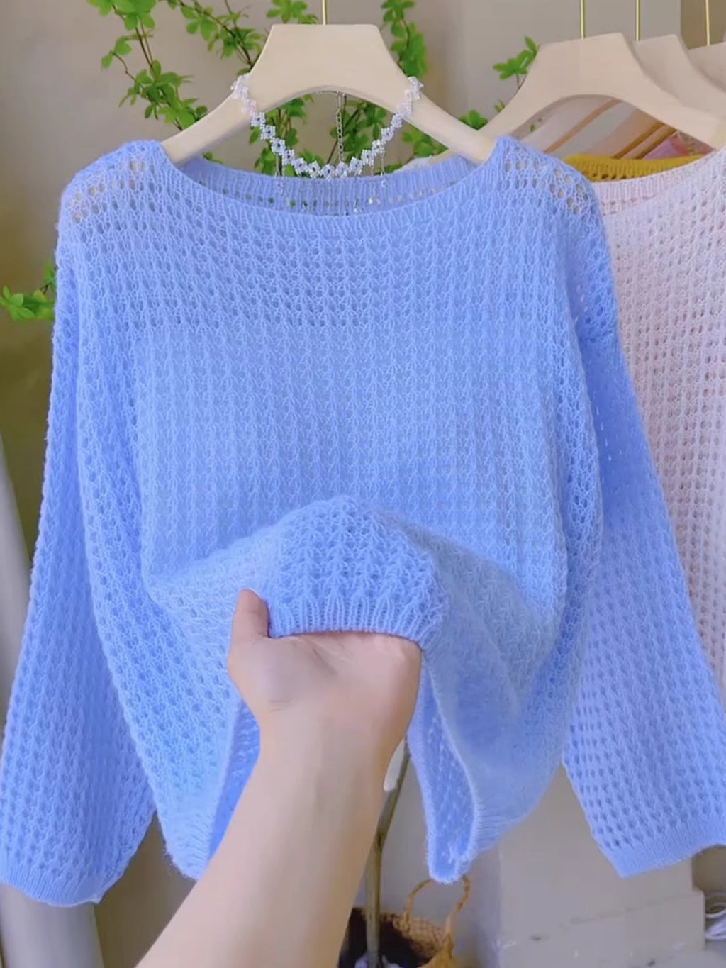 Off-the-shoulder Long-sleeved Lightweight Shawl